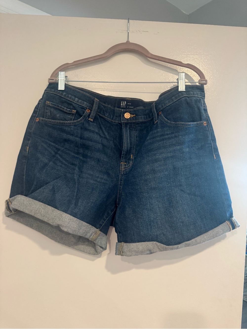 GAP High Waisted Dark Blue Rolled Cuff 5” Denim Shorts | size 14/32